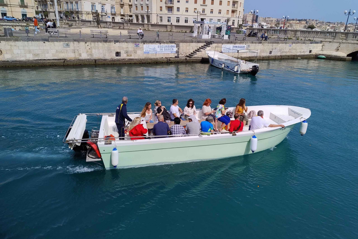 1-times båttur til Ortigia, sjøgrotter med svømmestopp