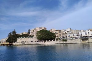 1-times båttur til Ortigia, sjøgrotter med svømmestopp