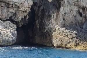 1-times bådtur i Ortigia, havgrotter med svømmestop
