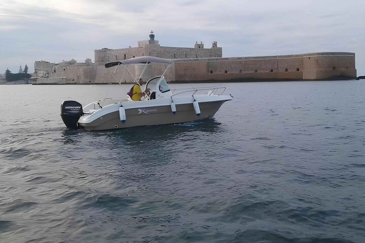 4H Privat omvisning med båt i Syrakus og Ortigia med skipper