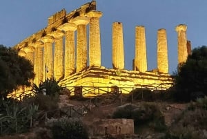 Agrigento: Skip-the-Line Tal der Tempel Nachttour