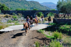 Alcantara: Trekking a cavallo tra gole, Cuba bizantina e natura