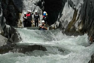 Río Alcántara y Gargantas: Experiencia de Bodyrafting