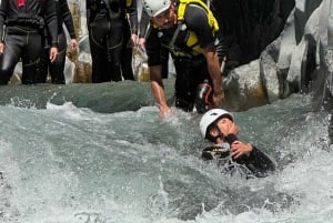 Río Alcántara y Gargantas: Experiencia de Bodyrafting
