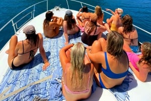 All-inclusive yacht tour in the beautiful Bay of Mondello