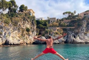 All-inclusive yacht tour in the beautiful Bay of Mondello