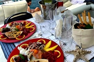 All-inclusive yacht tour in the beautiful Bay of Mondello