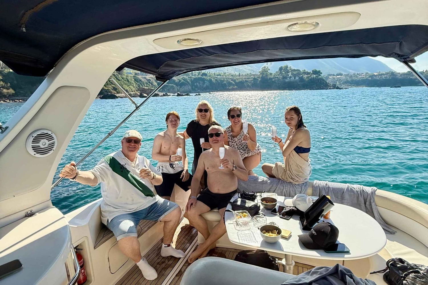 Almira Cefalù: wycieczka łodzią z aperitifem, snorkelingiem i zwiedzaniem grot