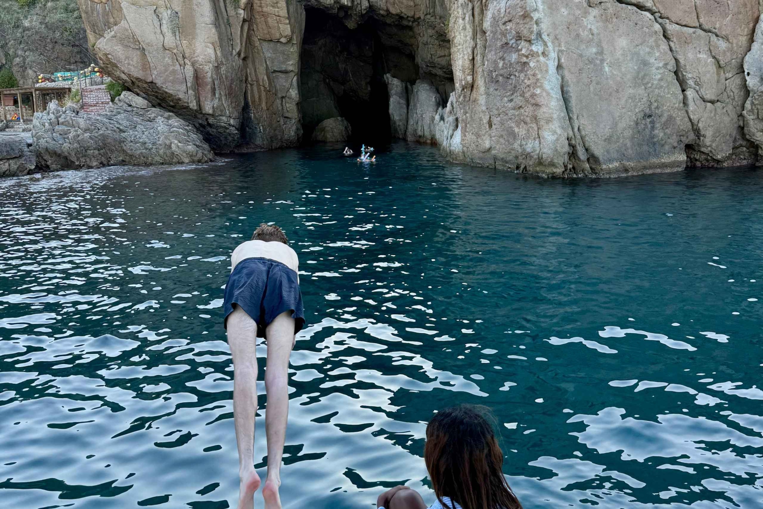 Almira Cefalù: wycieczka łodzią z aperitifem, snorkelingiem i zwiedzaniem grot