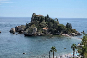 Aperitif on a sailboat in Taormina