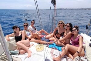 Sailboat Tour with Apertif in the islands of the cyclops