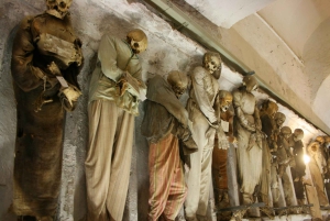 Oltre il velo: Catacombe e Cimiteri di Palermo