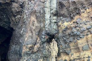 Boat Tour : tour de l'île en zodiac avec visite des grottes et plongée avec tuba.