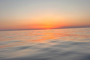Boat Tour : tour de l'île en zodiac avec visite des grottes et plongée avec tuba.