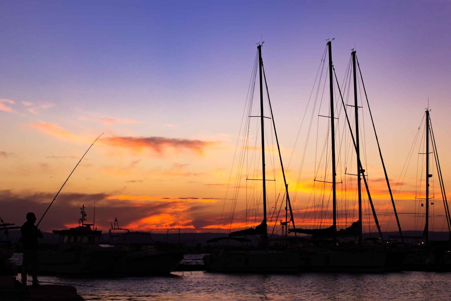 Boat tour of Ortigia at sunset with drinks included