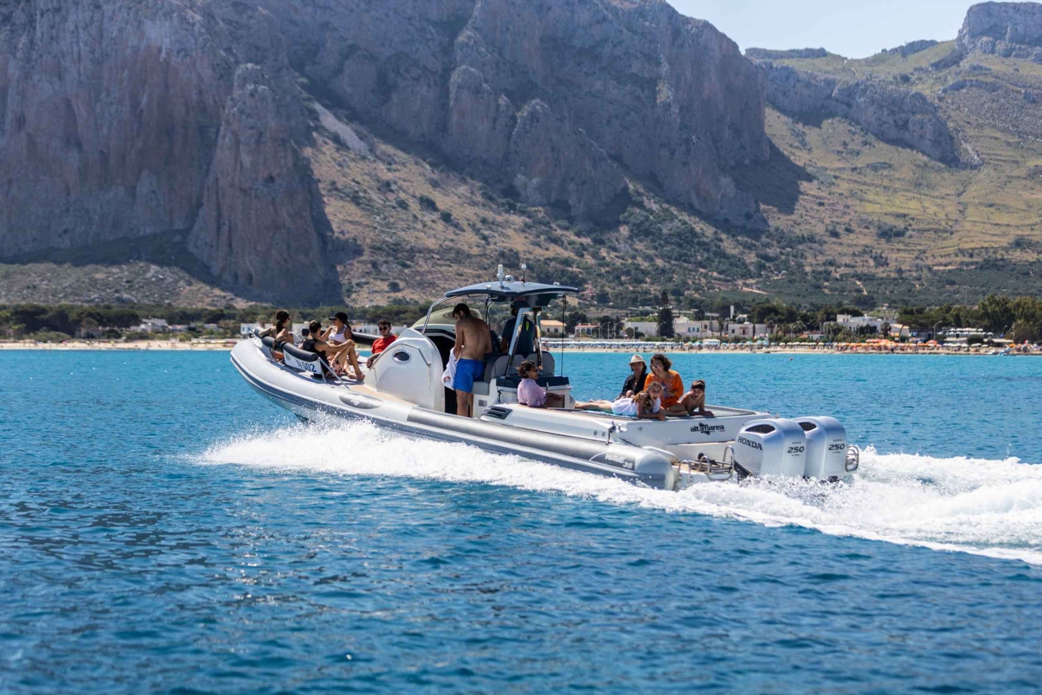 Tour en bateau Taormina Isola Bella Giardini Naxos 8 heures