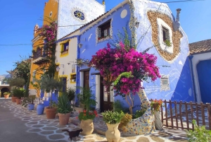 Borgo Parrini Gaudí-style: walking tour + optional tasting 2h, small group