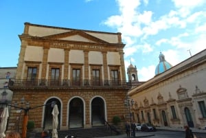 Caltagirone: Traditional Ceramic Town Walking Tour