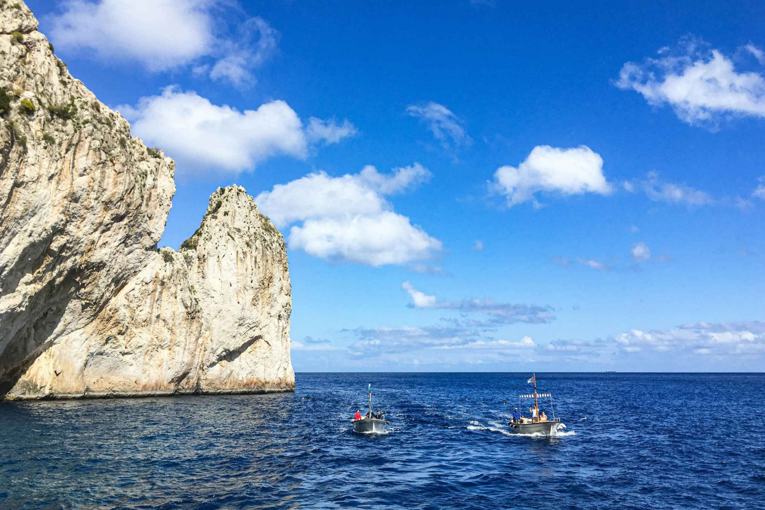 Capri: Tour en barco privado con parada para nadar y cuevas