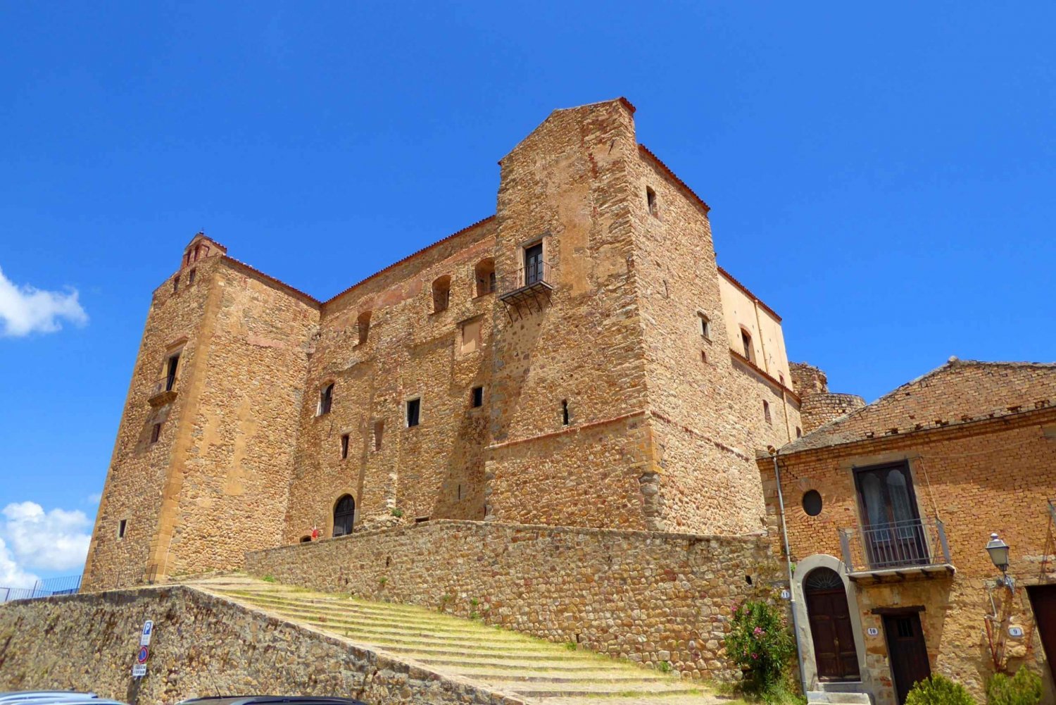 Castelbuono: Medieval Walking Tour & Local Dessert