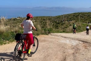 Castellammare del Golfo: Ebike Tour to Grotta Mangiapane