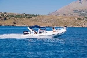 Castellammare del Golfo: Private Dinghy Rental with license