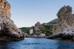 Castellammare del Golfo: Private Dinghy Rental with license