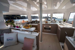 Catamaran day trip in Palermo with lunch or aperitif for 12 people