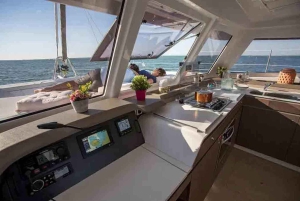 Catamaran day trip in Palermo with lunch or aperitif for 12 people