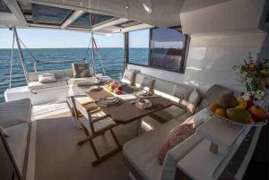 Catamaran day trip in Palermo with lunch or aperitif for 12 people