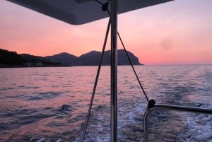 Katamaranutflykt i Palermo med lunch eller apericena för 12 personer