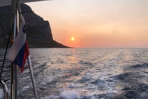 Katamaranutflykt i Palermo med lunch eller apericena för 12 personer