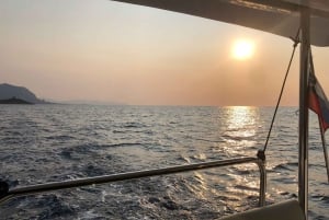 Katamaranutflykt i Palermo med lunch eller apericena för 12 personer