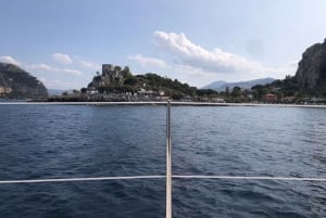 Katamaranutflykt i Palermo med lunch eller apericena för 12 personer