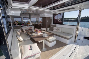 Katamaranausflug in Palermo mit Mittagessen oder Aperitif für 12 Personen