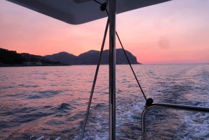 Katamaranausflug in Palermo mit Mittagessen oder Aperitif für 12 Personen