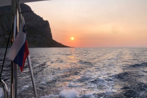 Katamaranausflug in Palermo mit Mittagessen oder Aperitif für 12 Personen
