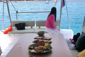 Katamaranausflug in Palermo mit Mittagessen oder Aperitif für 12 Personen