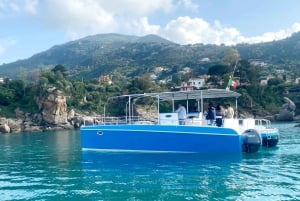 Katamaran-Tour: Entdecke die Küste von Cefalù.