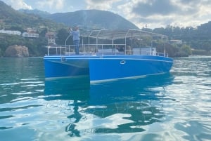 Katamaran-Tour: Entdecke die Küste von Cefalù.