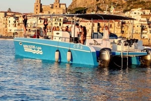 Katamaran-Tour: Entdecke die Küste von Cefalù.