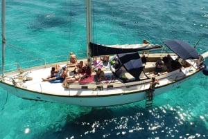 Catania: Boat Trip with Aperitif, Prosecco and Snorkeling