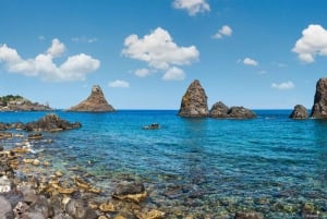 Catania: Båtutflykt med aperitif, prosecco och snorkling