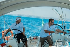 Catania: Gita in barca a vela lungo la costa 6 ore con aperitivo e pranzo