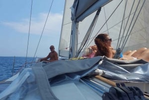 Catania: Coastline Sailing Trip 6hr with Aperitif and Lunch