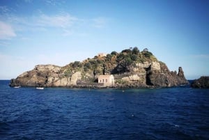 Catania: Coastline Sailing Trip 6hr with Aperitif and Lunch