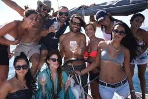 Catania: zeiltocht langs de kust van 6 uur met aperitief en lunch