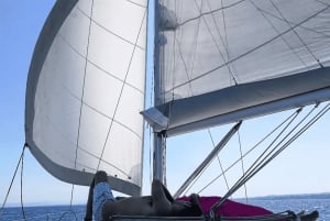 Catania: zeiltocht langs de kust van 6 uur met aperitief en lunch