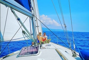 Catania: Coastline Sailing Trip with Appetizer and Prosecco