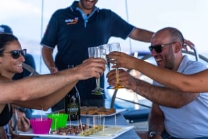 Catânia: Cruzeiro pela Costa dos Ciclopes com aperitivo e mergulho com snorkel